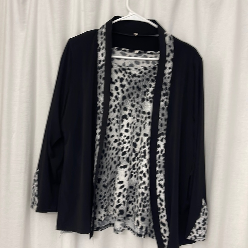 Two piece short sleeve Tee and light jacket